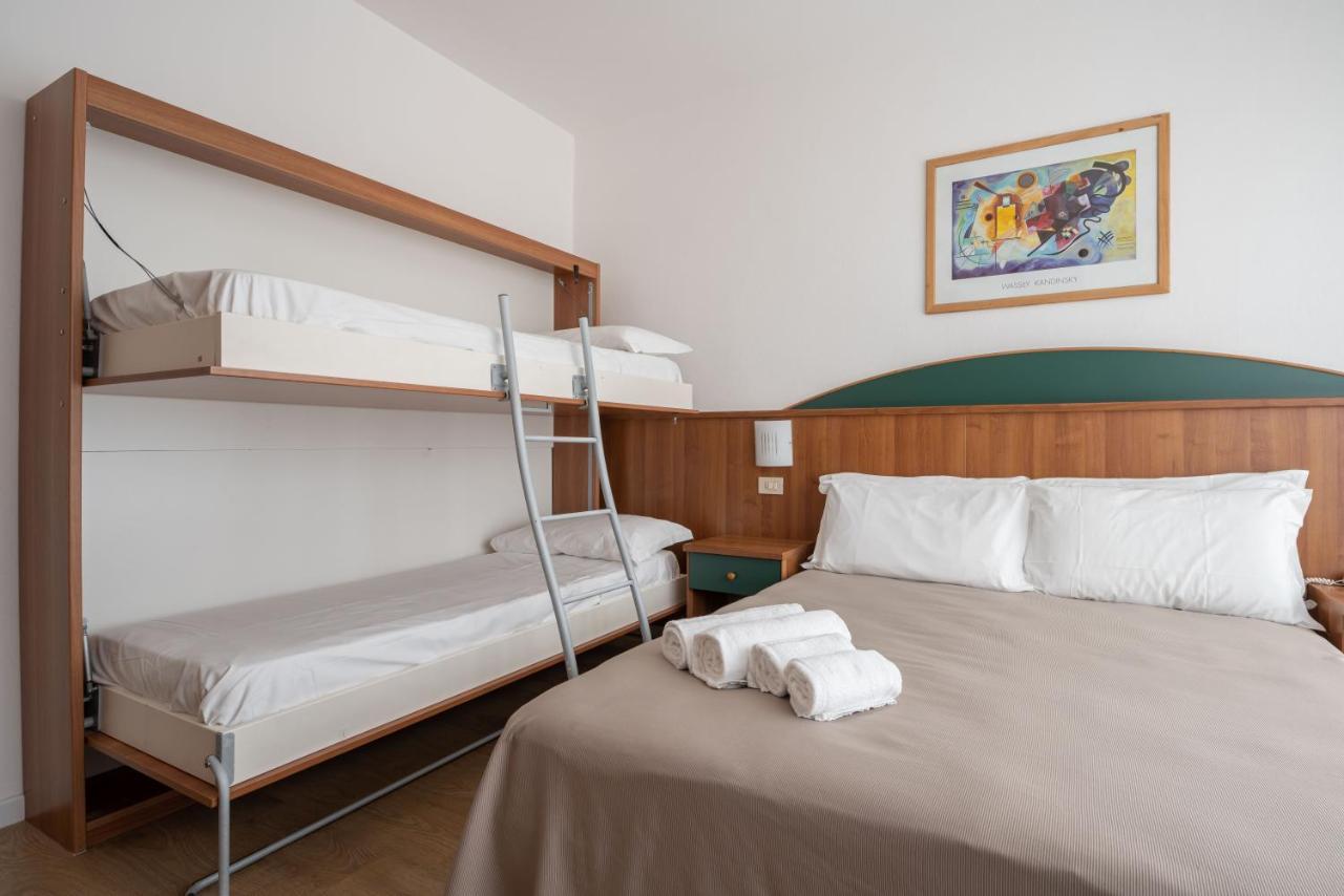 Hotel Boston 3 Stelle Superior Frontemare リド・ディ・イエゾロ エクステリア 写真