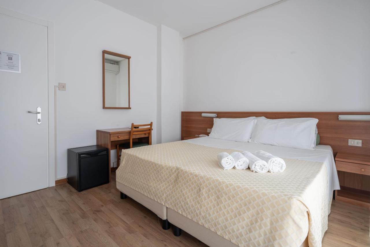 Hotel Boston 3 Stelle Superior Frontemare リド・ディ・イエゾロ エクステリア 写真