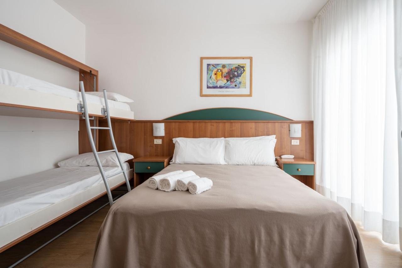 Hotel Boston 3 Stelle Superior Frontemare リド・ディ・イエゾロ エクステリア 写真