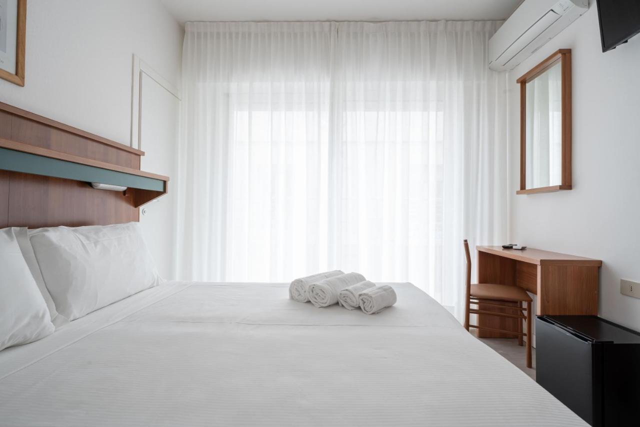 Hotel Boston 3 Stelle Superior Frontemare リド・ディ・イエゾロ エクステリア 写真