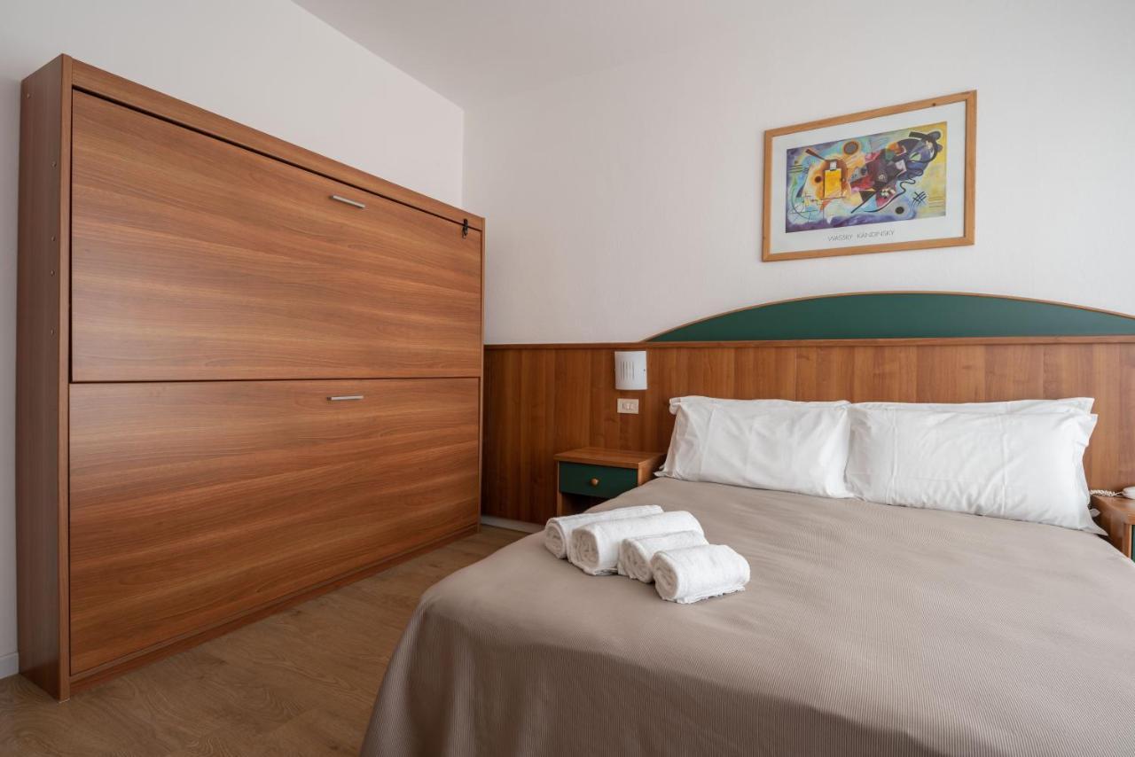 Hotel Boston 3 Stelle Superior Frontemare リド・ディ・イエゾロ エクステリア 写真